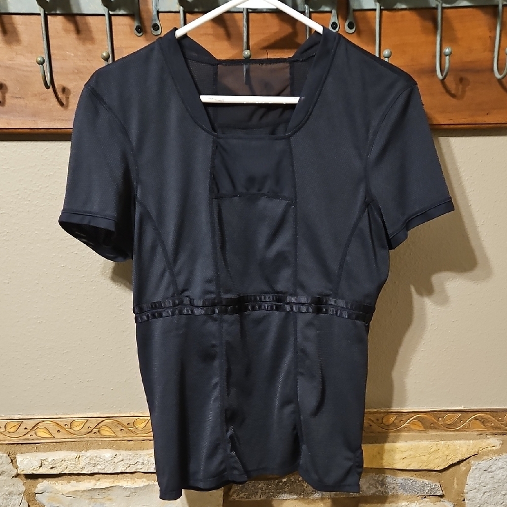 Lululemon Older Style Top Size 8